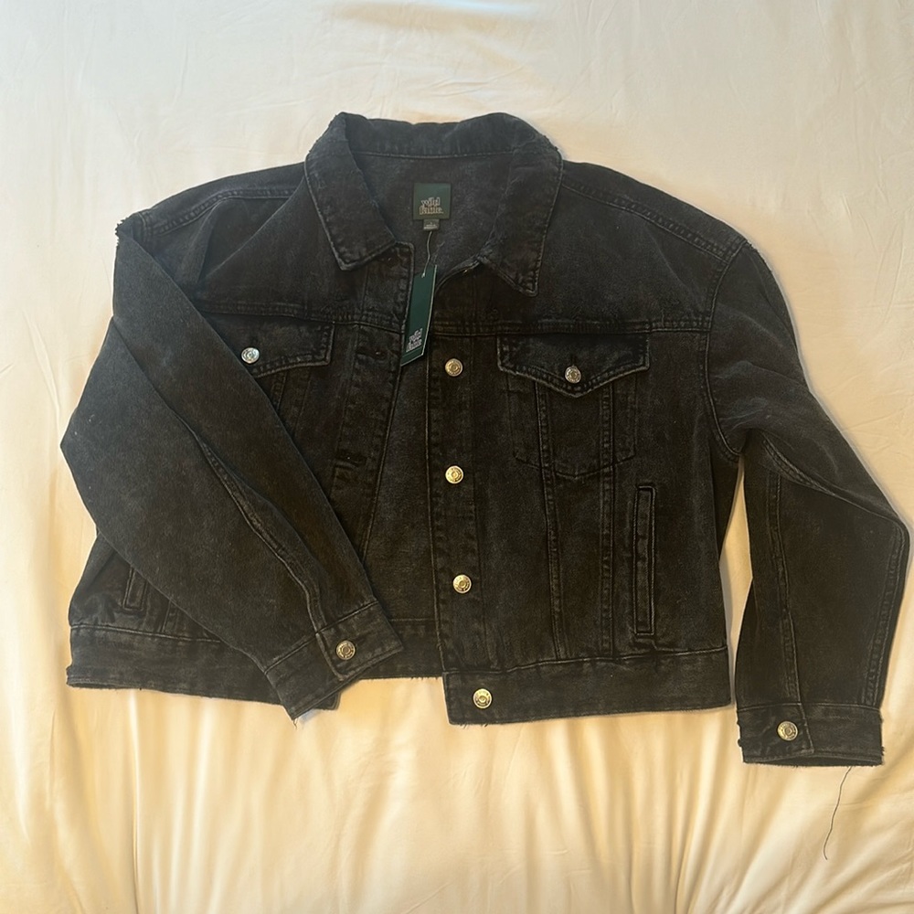 Distressed black denim jacket (NEW)